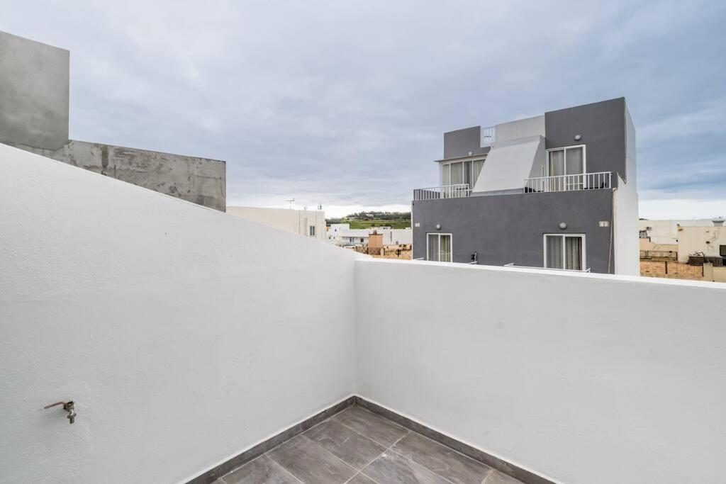 Penthouse In St. Paul'S Bay Apartment Exterior photo