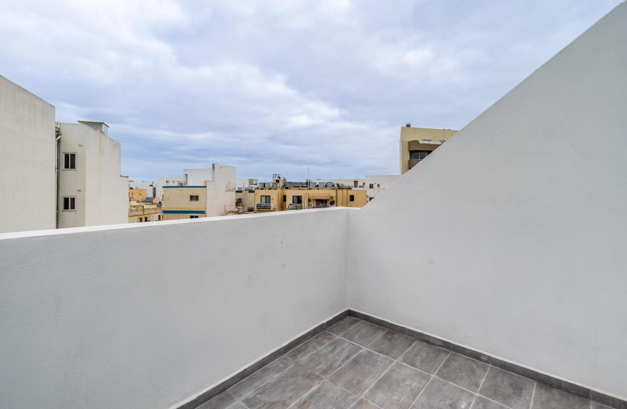 Penthouse In St. Paul'S Bay Apartment Exterior photo