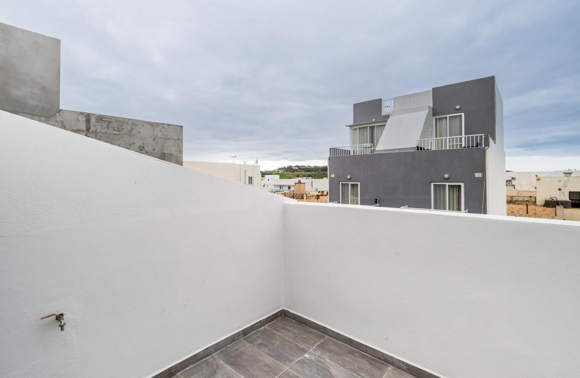 Penthouse In St. Paul'S Bay Apartment Exterior photo
