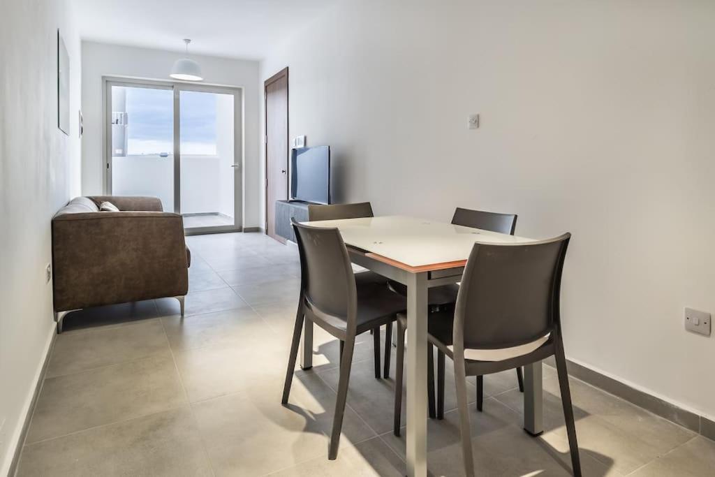 Penthouse In St. Paul'S Bay Apartment Exterior photo